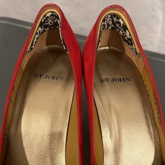 St. John Red Suede Pumps - Size 7 - Classic Platform High Heel Shoes - Picture 4 of 12